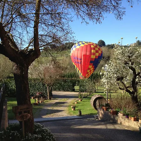 Bed & Breakfast Podere Il Pero 4*