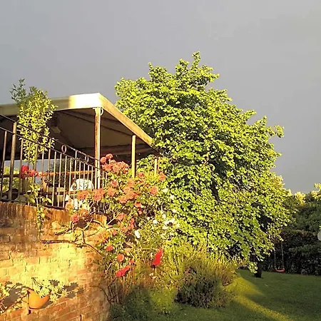 Podere Il Pero Bed & Breakfast