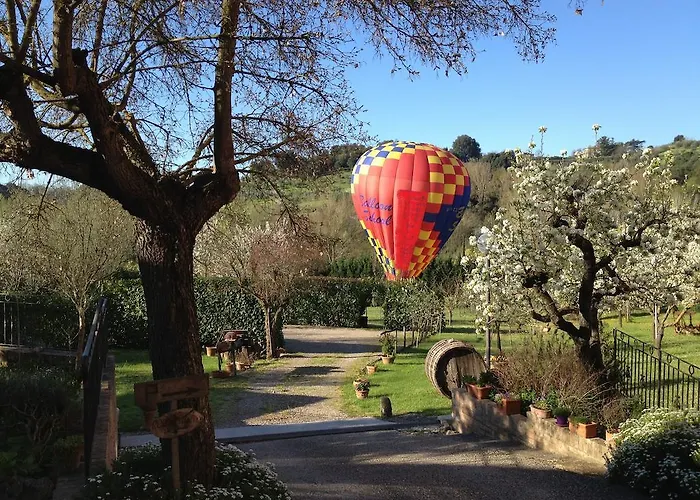 Podere Il Pero Bed & Breakfast 4*